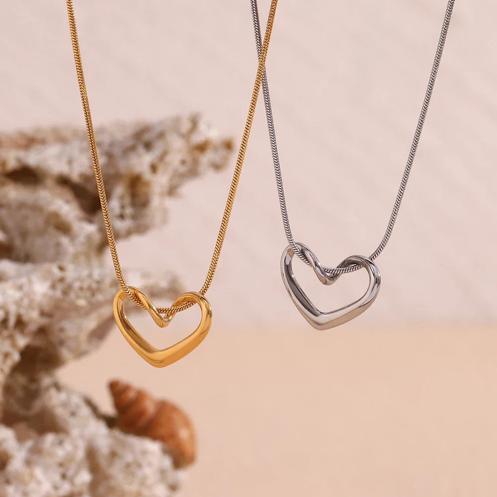 Colar Coração Minimalista Banhado a Ouro 18K