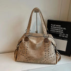 Bolsa de Ombro Punk em Couro Plutônio com Rebites