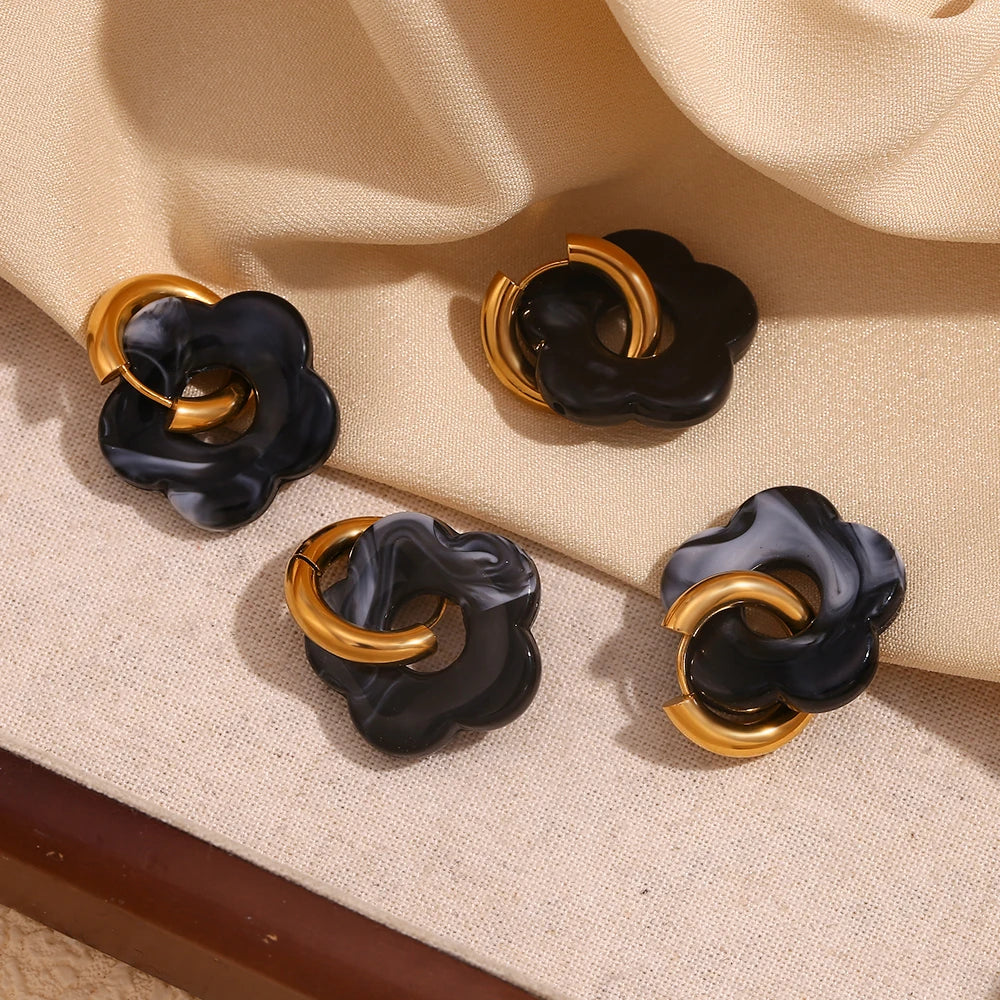 Brincos de Argola com Acabamento de Flor
