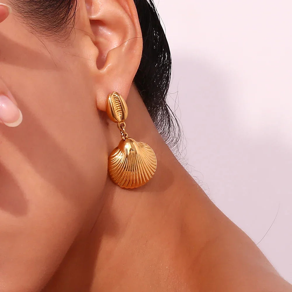Brincos Concha Banhado a Ouro
