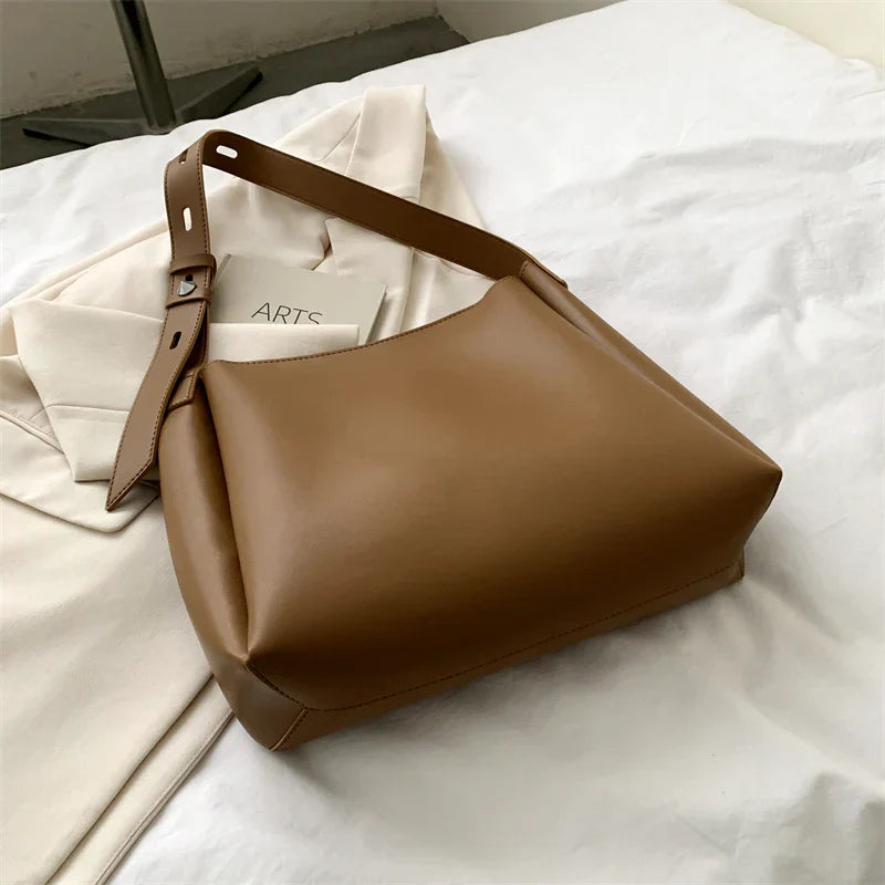Bolsa Tote de Couro Leftside - Elegância e Versatilidade