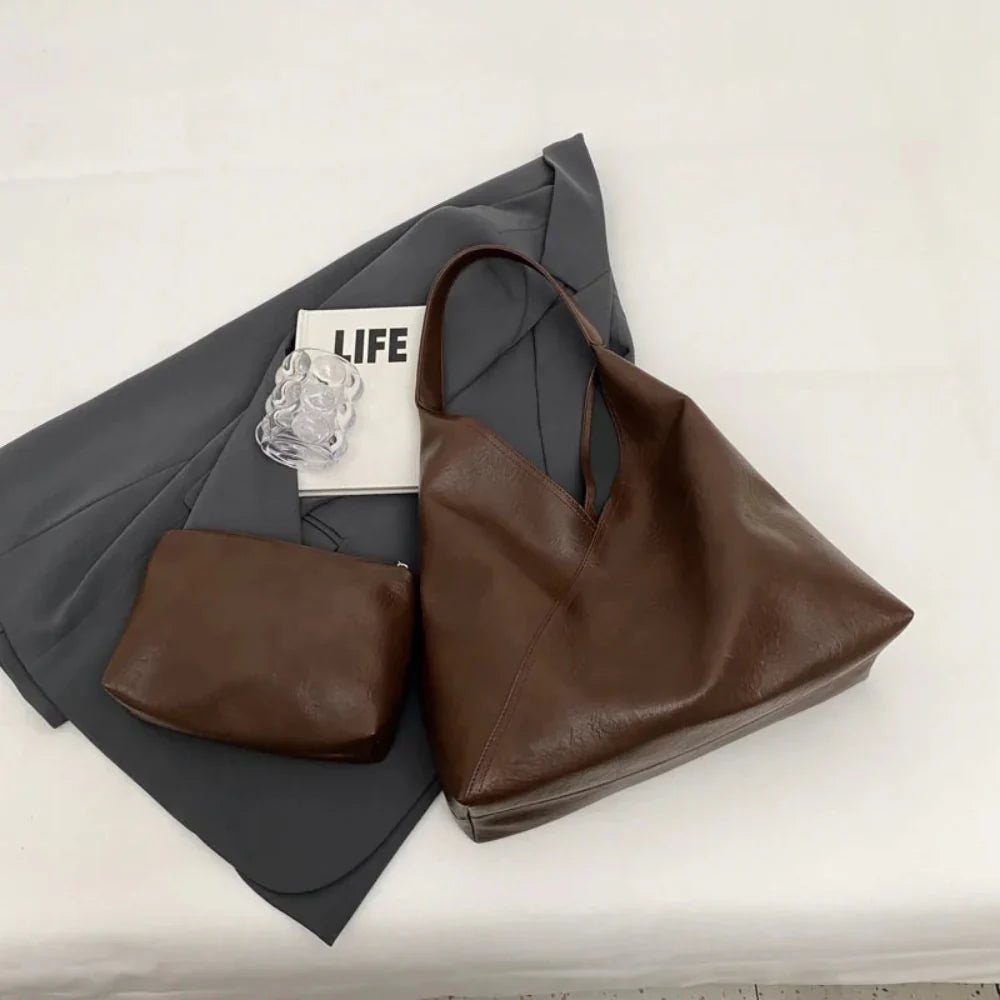 Bolsa Hobo de Couro Feminina Leftside - Elegância Atemporal