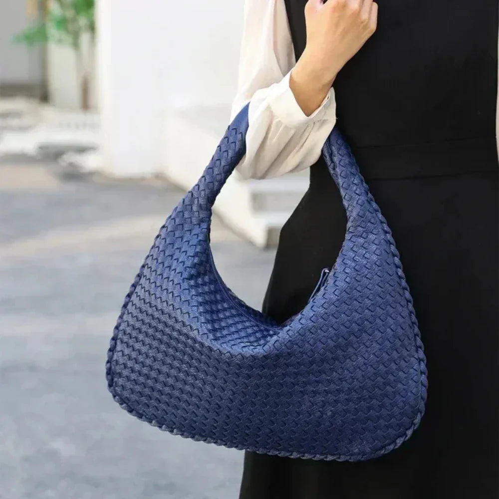 Bolsa Hobo Meia Lua em Couro Vegano Tecido Artesanal